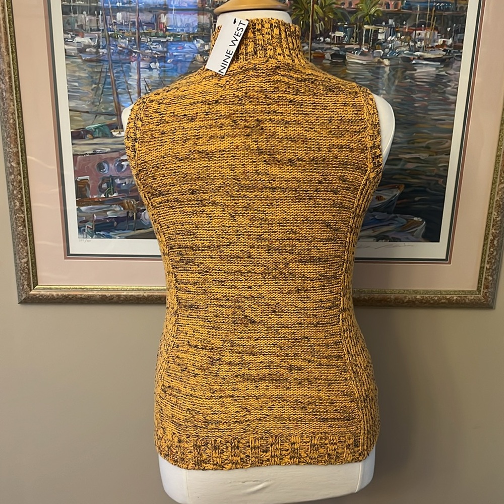 TURTLE NECK SLEEVELESS SWEATER - Picture 3 of 4